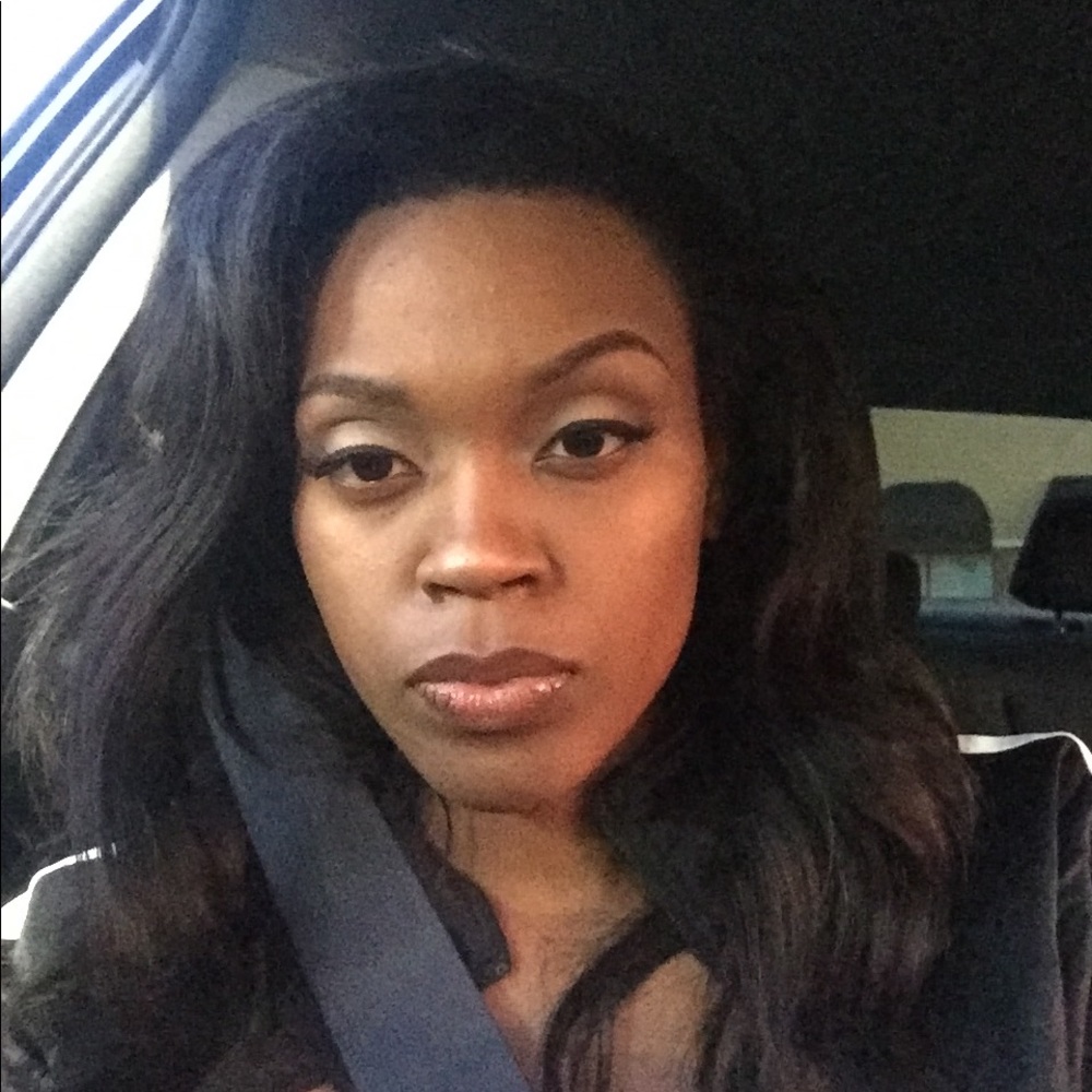 Meet your Posher, Desha